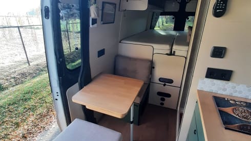 2p Mercedes-Benz bus uit 2017