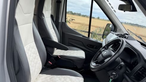Autocarro semi-integrato Ford a 6 posti letto dal 2022