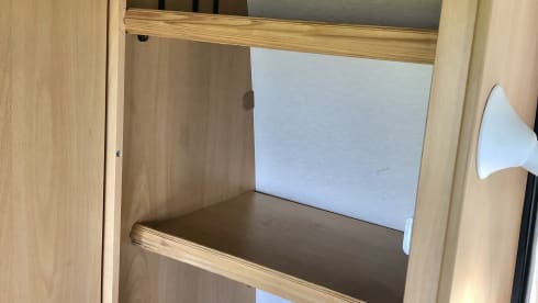 Compact and cozy camper 