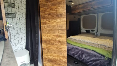 Stag – OFF-GRID 2 berth Shower Kitchen Heating - bedding included - Campervan 2016
