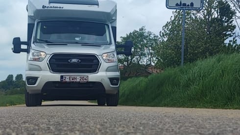 4p Ford semi-integrated uit 2024