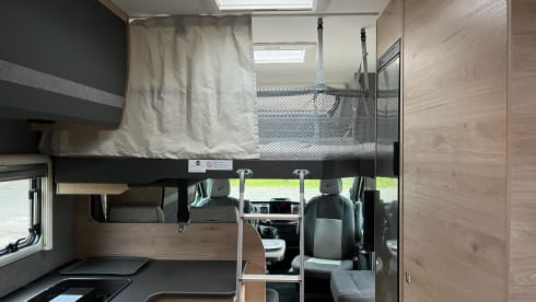 Spacious camper, full option, incl. air conditioning, for up to 4 people. 