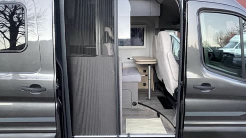 Nieuwe Camperbus Grey Matter – FORD LMC Innovan 590 camper van from 2024 Gray Matter
