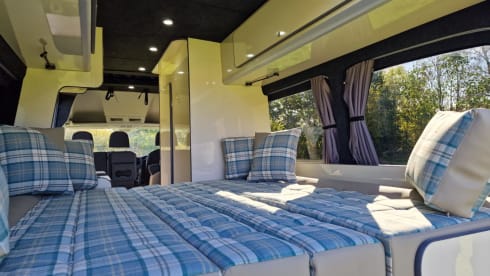 Dark night – 4 berth Volkswagen campervan from 2021