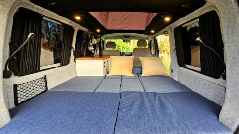 Rugged Volkswagen T5 Camper | extra tent, air conditioning, cruise control