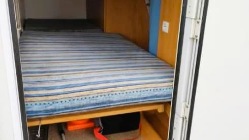 Spacious family camper 6p Air conditioning Bunk bed Solar Alcove Tow bar