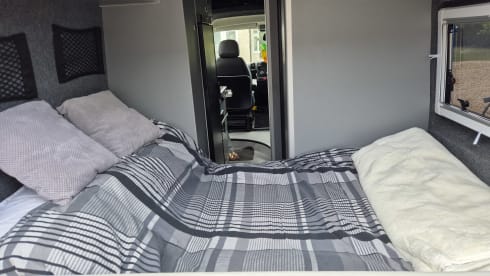 Elle2 – 4 berth Citroën Relay campervan 
