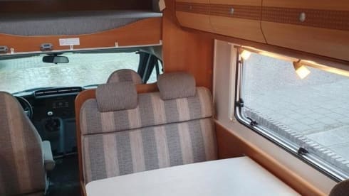 Hymer Carado A366 – Lovely spacious family camper! 