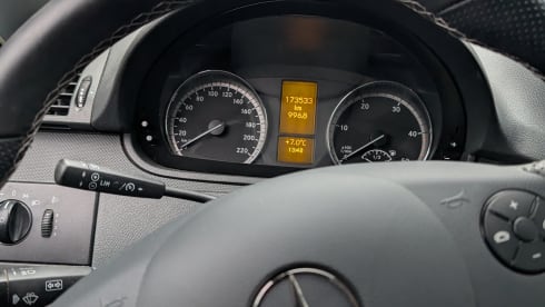 MB Vito – 2p Mercedes-Benz Vito off grid camper 2014