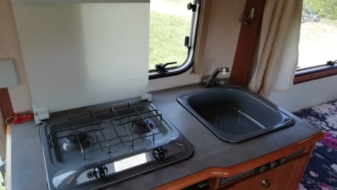 Complete and compact 5-person house on wheels