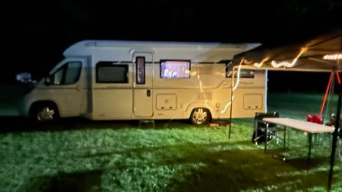 Bailey – Bailey semi-integrato a 6 posti letto, costruito nel 2019.