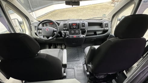 Ger’s buscamper  – Fiat Ducato bus camper OFF GRID 