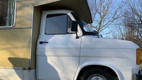autohome – 4p Ford Alcove from 1979
