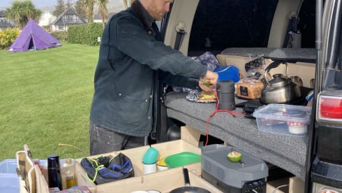 The Moose  – Nissan campervan met 4 slaapplaatsen uit 2007