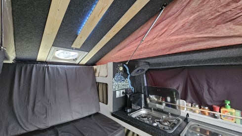 (T)rusty Blue – 2p Mercedes-Benz campervan from 2003