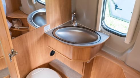 Pumba – Pössl 2 Win Plus 2021 - pop-up roof - 4 sleeping places