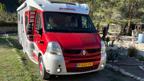 Renault master Globetrotter  – 4p Dethleffs semi-integrated uit 2010