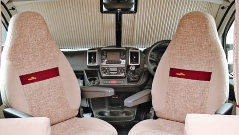 Pearl –  Essex based,4 berth luxury for your Summer/Autumn break.Insurance included