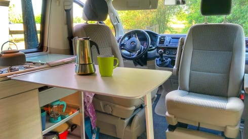 Toontje – Toontje: 4p Volkswagen campervan from 2017