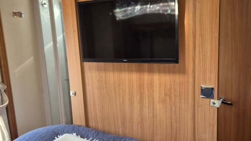 Lexi – Very nice and luxurious complete large camper