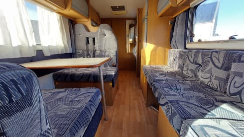 Ruime Ford transit alkoof 6p uit 2006 met stapelbed