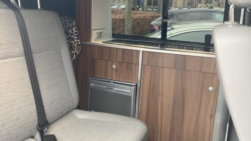 VW T5 Campervan met hefdak - compleet en van alle gemak voorzien