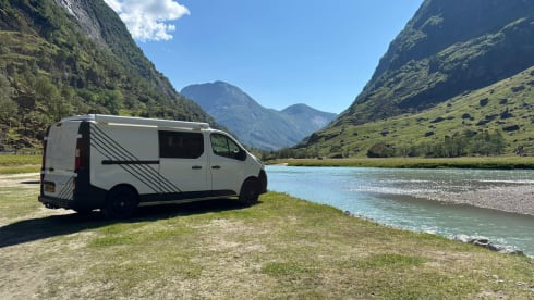 SchaafBus – Cozy campervan with sleeping pop-up roof 