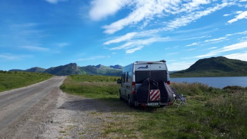 Compact bus camper with many useful extras