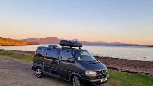 Meteor – Camper VW T4 a 2 posti letto - a 3 miglia dall'aeroporto di INESS *Assicurazione inclusa*