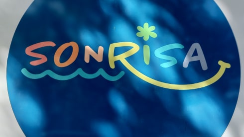 SONRISA – Mettiti in viaggio con 'Sonrisa': il nostro colorato Knauscamper 2p (automatico)!)!