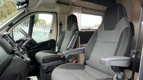 5 berth Auto Trail Expedition C72 2022