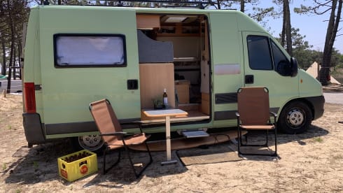 Minty – Minty; Cheerful 2p campervan from 2004, solar panel on the roof!