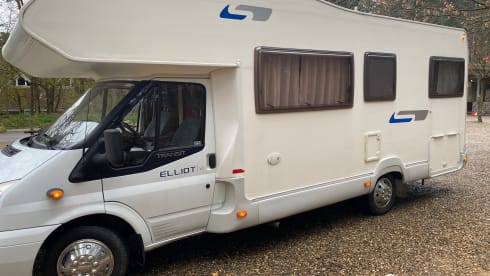 Elliot – Spacious 5-person Ford Trigano Elliot