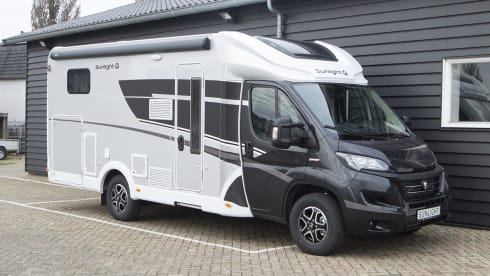 T69L – Complete HomeCar family camper with motor air conditioning and awning,