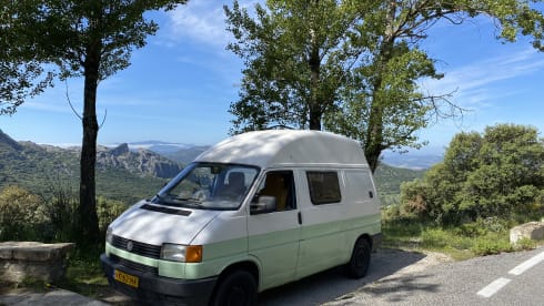 Koos – Trendy T4 - luxury bed - 1:14!