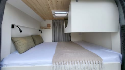 Pura Vida Van – 3-person bus camper built in 2023