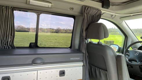 4p Mercedes-Benz bus from 2004
