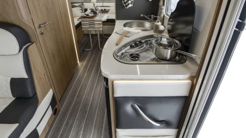 Angus – New 2025 6 Berth off-grid Motorhome