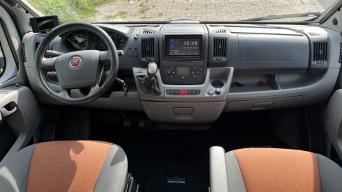  Pössl 2Win Fixed bed, Air conditioning, AUTOMATIC 3.0L 158hp