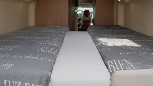 Sun Living Flexo 6.40 , 2 sleeping 4 seats, length beds, air conditioning!!