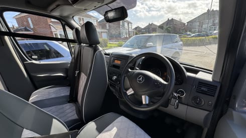 Explorer  – Mercedes Benz Luxury LWB Campervan