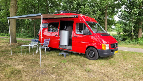 Big Red – 4p Volkswagen bus from 1999