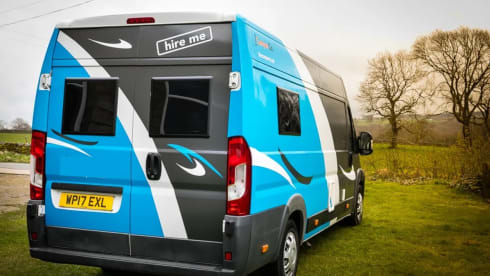 Lottie – Large 2 Berth Campervan