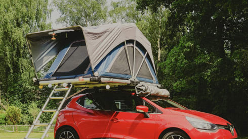 Sporty Renault 2p roof tent incl. cooking box, seating set, power station & awning