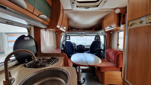 Hymer  – 2p Hymer camper + bicycle carrier