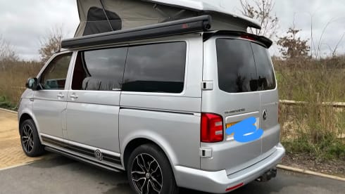 VW T6 Pop Top Campervan- Sleeps 4