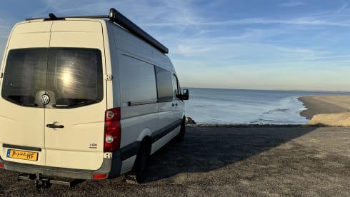 PatHFinder, the Off-Grid Volkswagen Crafter camper from Rotterdam
