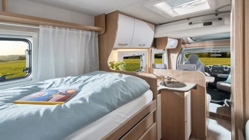 11/20 – 2 berth motorhome with single beds - Automatic