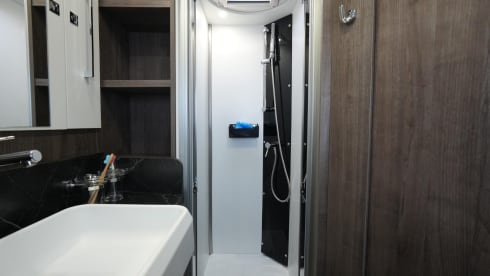 The Floof – 4p Benimar semi-integrated uit 2024