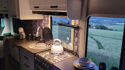 Family Mercedes  Rimor 6berth/6belt Motorhome Hire  – 6 berth Mercedes-Benz Rimor